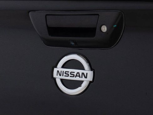 Used 2018 Nissan Titan PRO-4X w/ Pro-4x Convenience Package AWD/4WD image 17