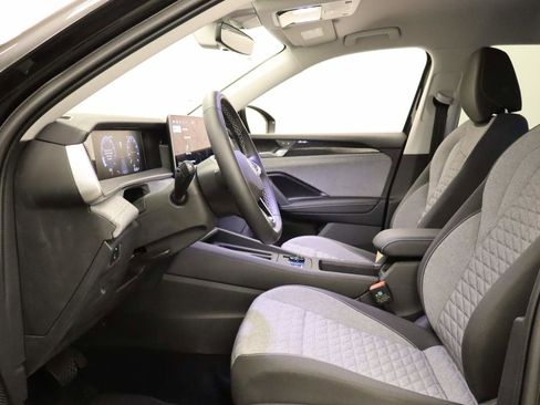 Certified 2025 Volkswagen Tiguan S w/ 18" Wheel Package image 13