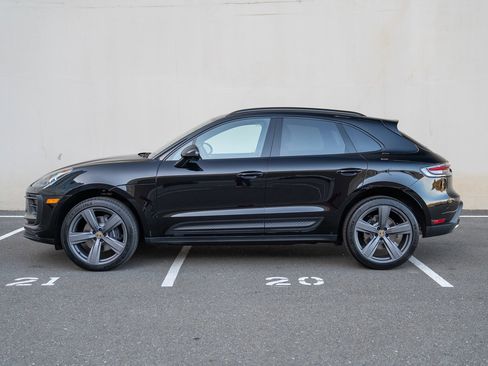 Certified 2026 Porsche Macan AWD/4WD image 2