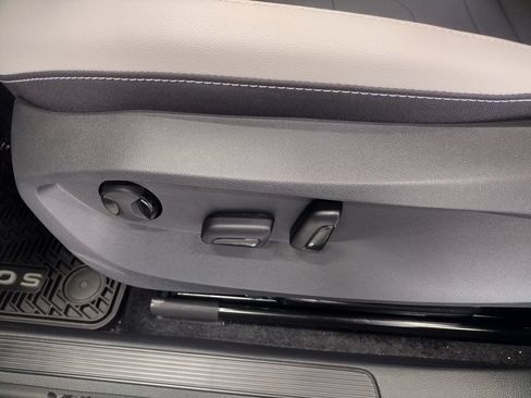 New 2026 Volkswagen Taos SE AWD/4WD image 18