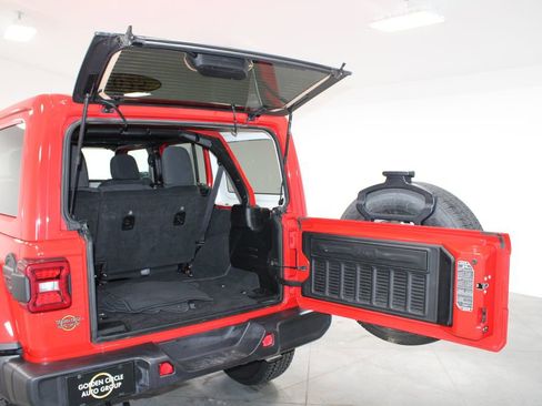 Used 2025 Jeep Wrangler Unlimited Sahara AWD/4WD image 17