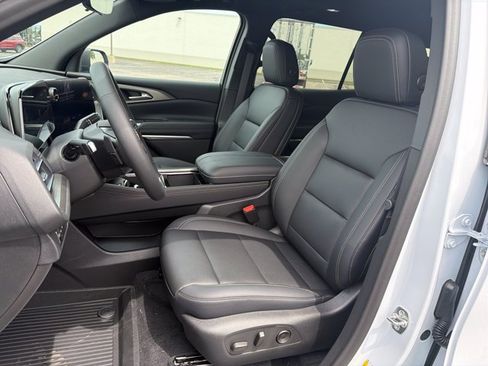 New 2026 Chevrolet Traverse LT w/ Sun and Wheel Package AWD/4WD image 11