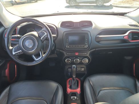Used 2016 Jeep Renegade Trailhawk w/ Premium Trailhawk Package image 15