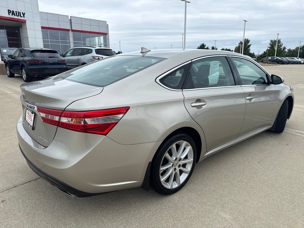 Used 2013 Toyota Avalon Limited w/ Technology Pkg FWD image 3