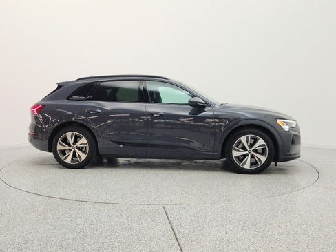 Used 2024 Audi Q8 e-tron Premium Plus AWD/4WD image 4