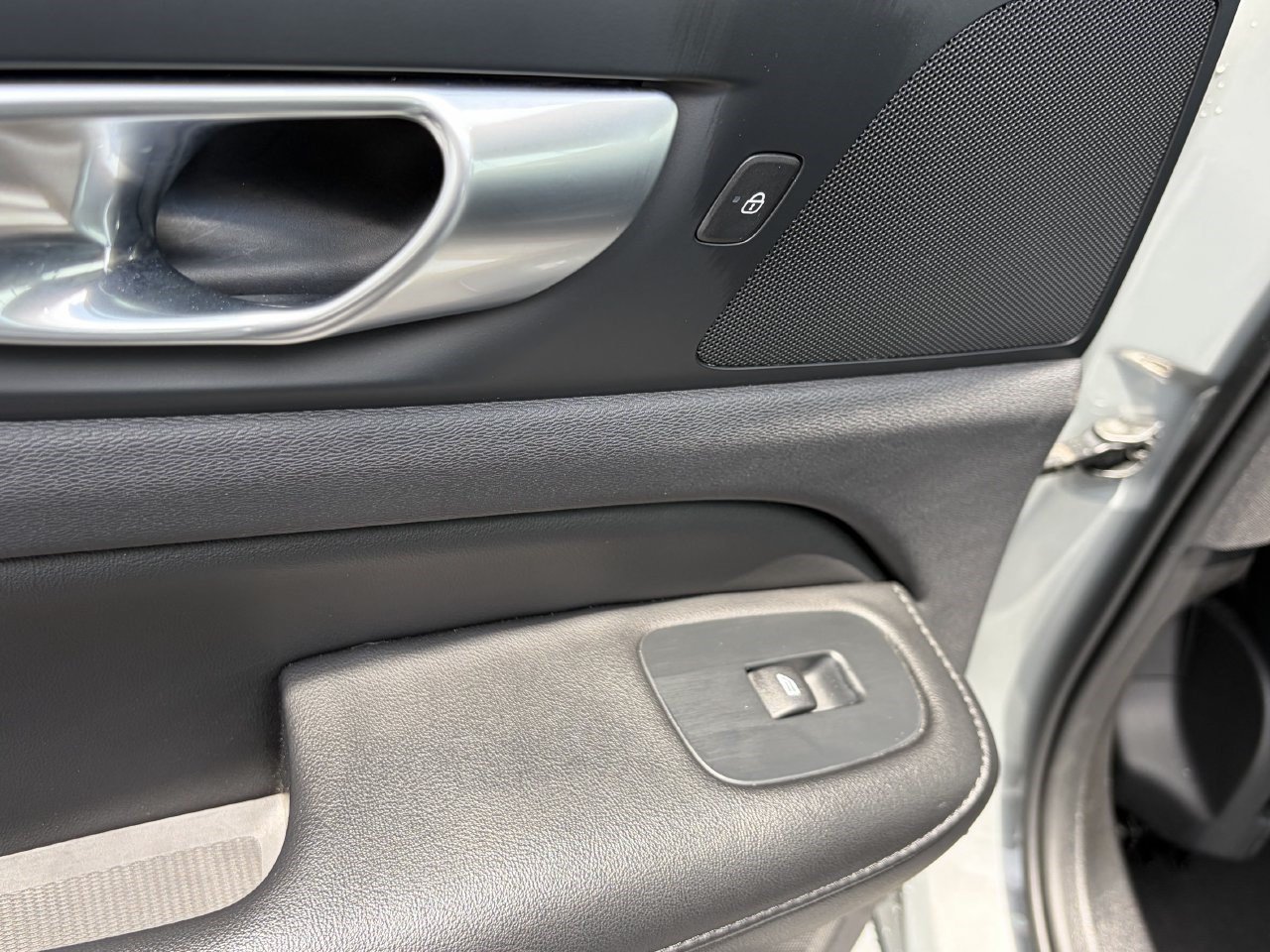 Used 2024 Volvo S60 B5 Core FWD image 18