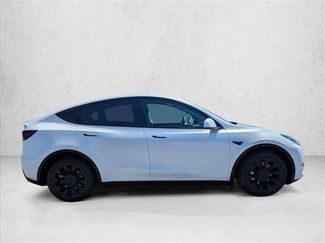 Used 2022 Tesla Model Y Long Range AWD/4WD video 4