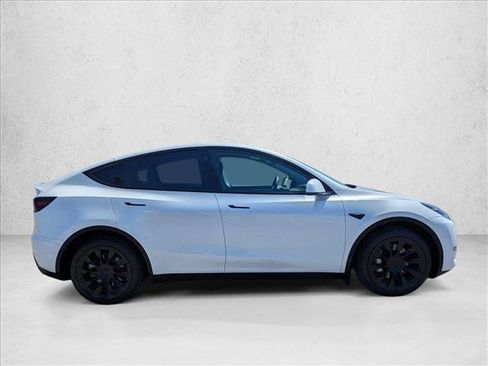 Used 2022 Tesla Model Y Long Range AWD/4WD image 4
