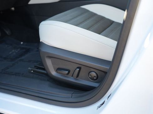 New 2026 Mitsubishi Outlander SE image 15