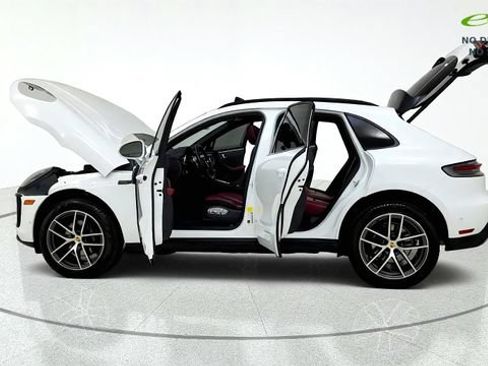 Used 2024 Porsche Macan w/ Premium Plus Package AWD/4WD image 15