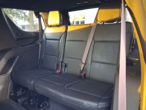 Used 2023 GMC Yukon Denali RWD image 9