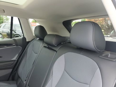 Certified 2025 Volkswagen Tiguan SE w/ Panoramic Sunroof Package FWD image 9