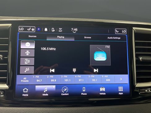 Used 2023 Chrysler Pacifica Touring-L FWD image 14