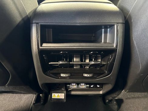 Used 2025 Jeep Grand Cherokee Limited w/ Luxury Tech Group II RWD image 12