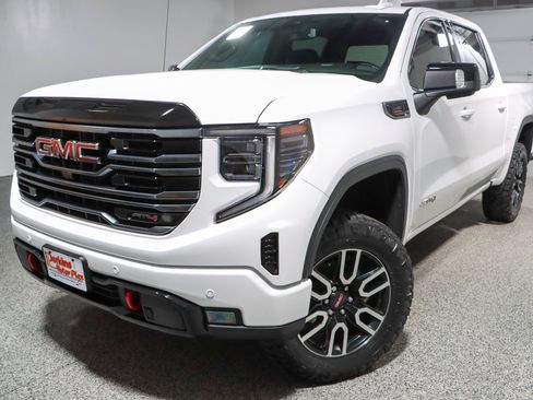 Used 2025 GMC Sierra 1500 AT4 w/ AT4 Preferred Package AWD/4WD image 34