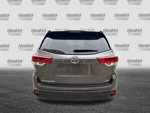 Used 2017 Toyota Highlander LE AWD/4WD image 8
