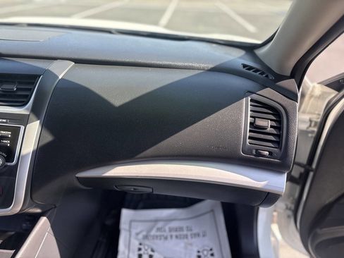 Used 2017 Nissan Altima 2.5 SR FWD image 25