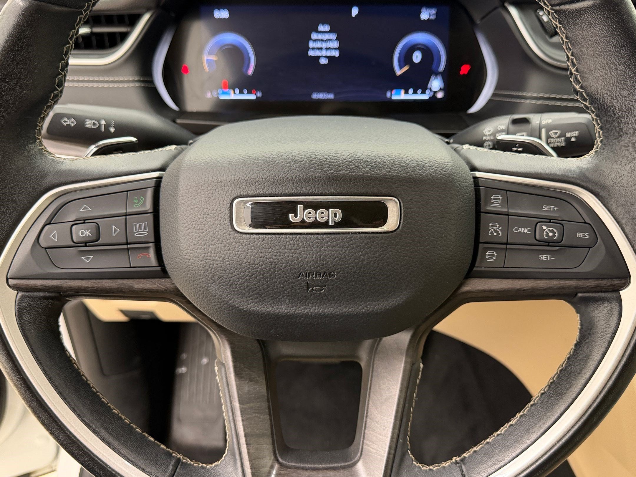 Used 2022 Jeep Grand Cherokee L Limited AWD/4WD image 11