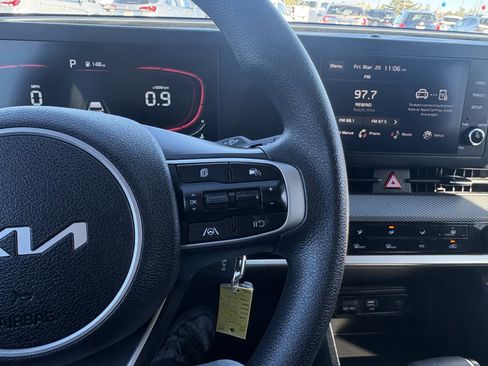 Used 2024 Kia Sportage LX image 18