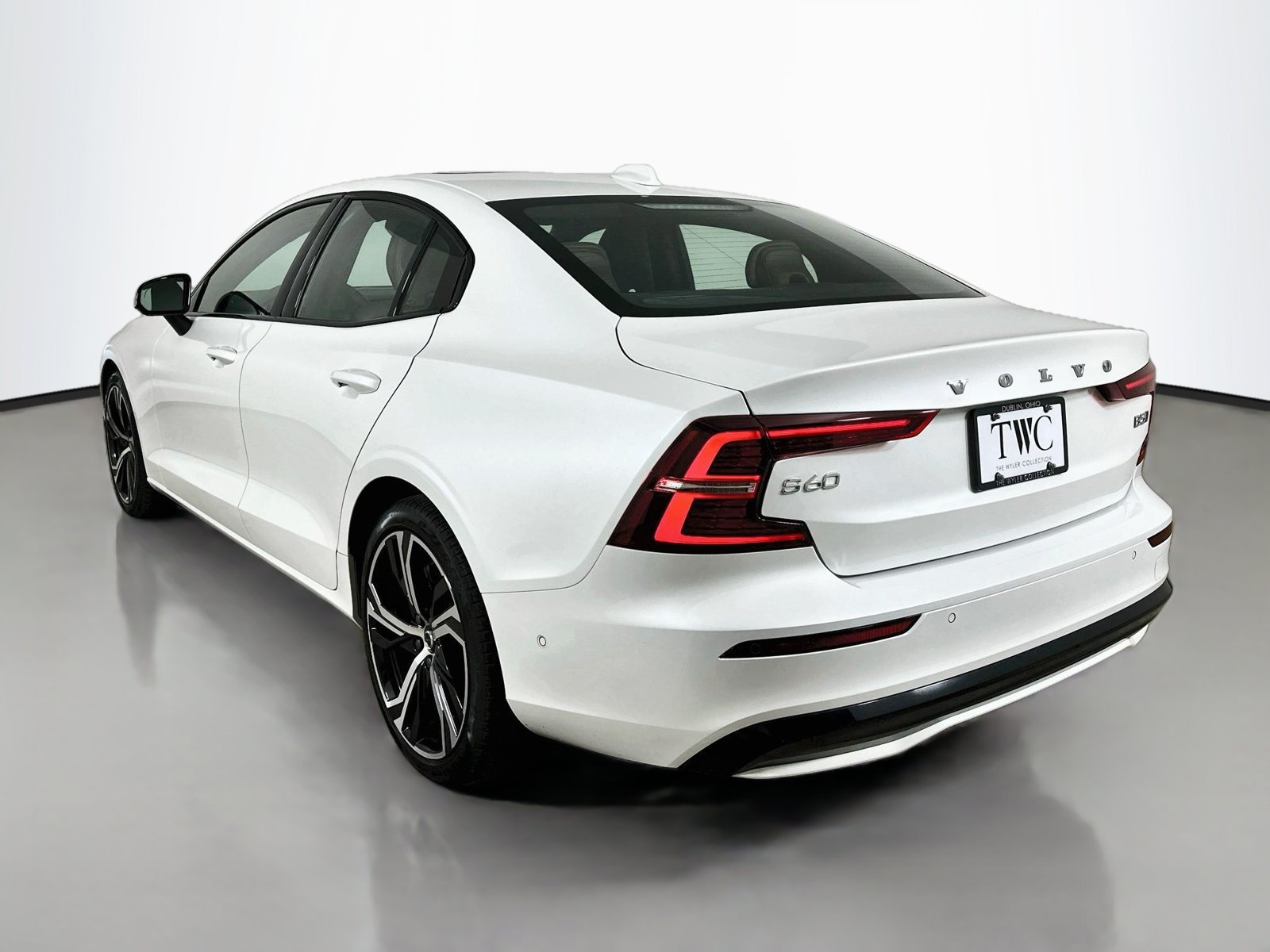 Certified 2024 Volvo S60 B5 Ultimate AWD/4WD image 7