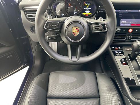 Certified 2026 Porsche Macan AWD/4WD image 18