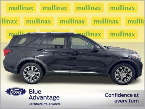 Certified 2025 Ford Explorer Platinum RWD image 2