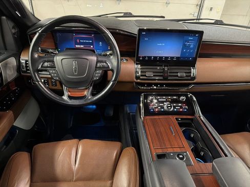 Certified 2023 Lincoln Navigator Reserve AWD/4WD image 8
