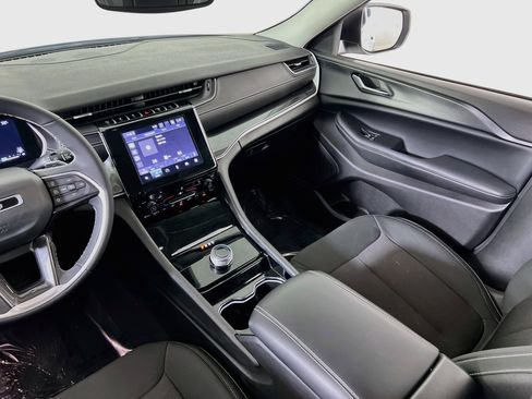 Used 2023 Jeep Grand Cherokee Laredo w/ Luxury Tech Group I image 22