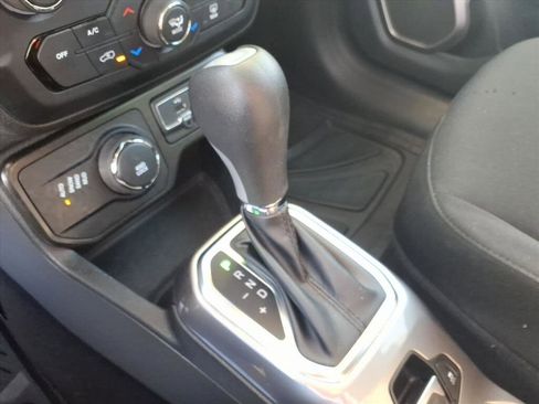 Used 2022 Jeep Renegade Latitude image 21