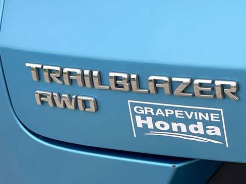 Used 2025 Chevrolet TrailBlazer LT AWD/4WD image 8