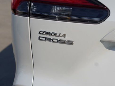 Certified 2024 Toyota Corolla Cross XLE FWD image 9