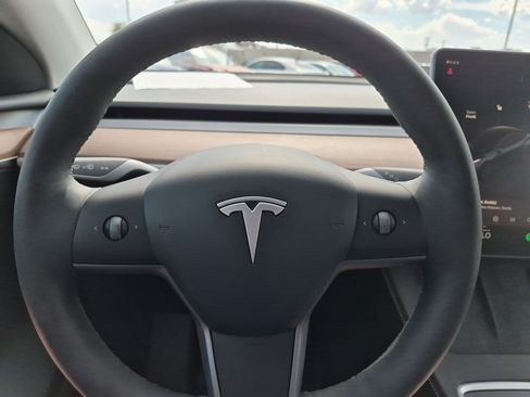 Used 2024 Tesla Model Y Long Range AWD/4WD image 15