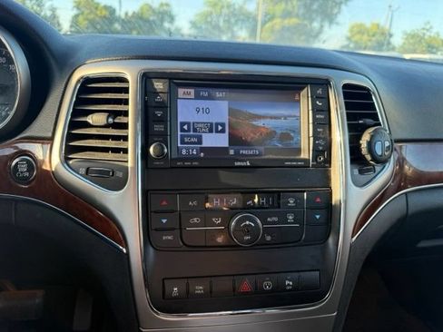 Used 2013 Jeep Grand Cherokee Limited w/ Trailer Tow Group IV AWD/4WD image 16