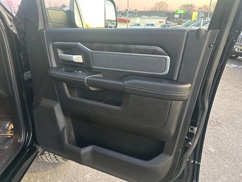 Used 2022 RAM 2500 Big Horn w/ Level C Equiment Group image 18