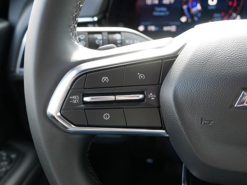 Used 2025 Chevrolet Suburban Z71 image 31