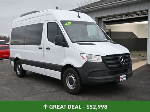 Used 2024 Mercedes-Benz Sprinter 2500 image 3