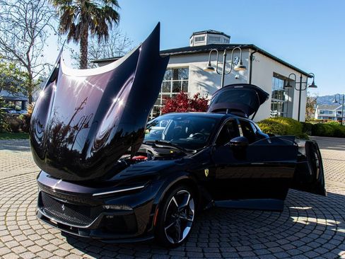 Certified 2025 Ferrari Purosangue image 32