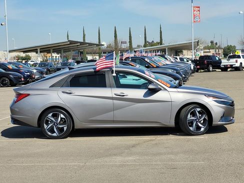 Used 2023 Hyundai Elantra Limited image 4