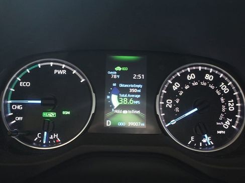 Used 2021 Toyota RAV4 LE AWD/4WD image 9