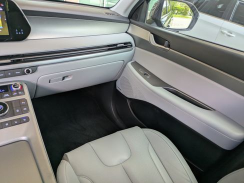 Used 2024 Hyundai Palisade SEL w/ Premium Package FWD image 16