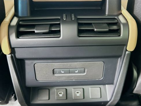 Used 2025 Land Rover Defender 110 X AWD/4WD image 25