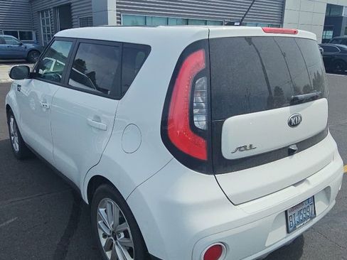 Used 2018 Kia Soul + w/ + Primo LIT Package FWD image 8