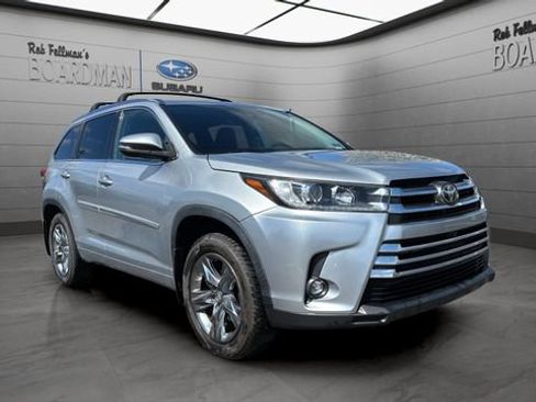 Used 2019 Toyota Highlander Limited Platinum AWD/4WD image 4
