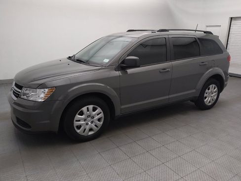 Used 2020 Dodge Journey SE w/ SE Popular Equipment Group FWD image 2