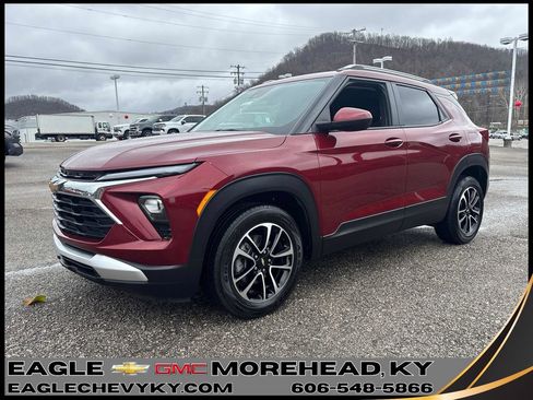 Used 2024 Chevrolet TrailBlazer LT image 1