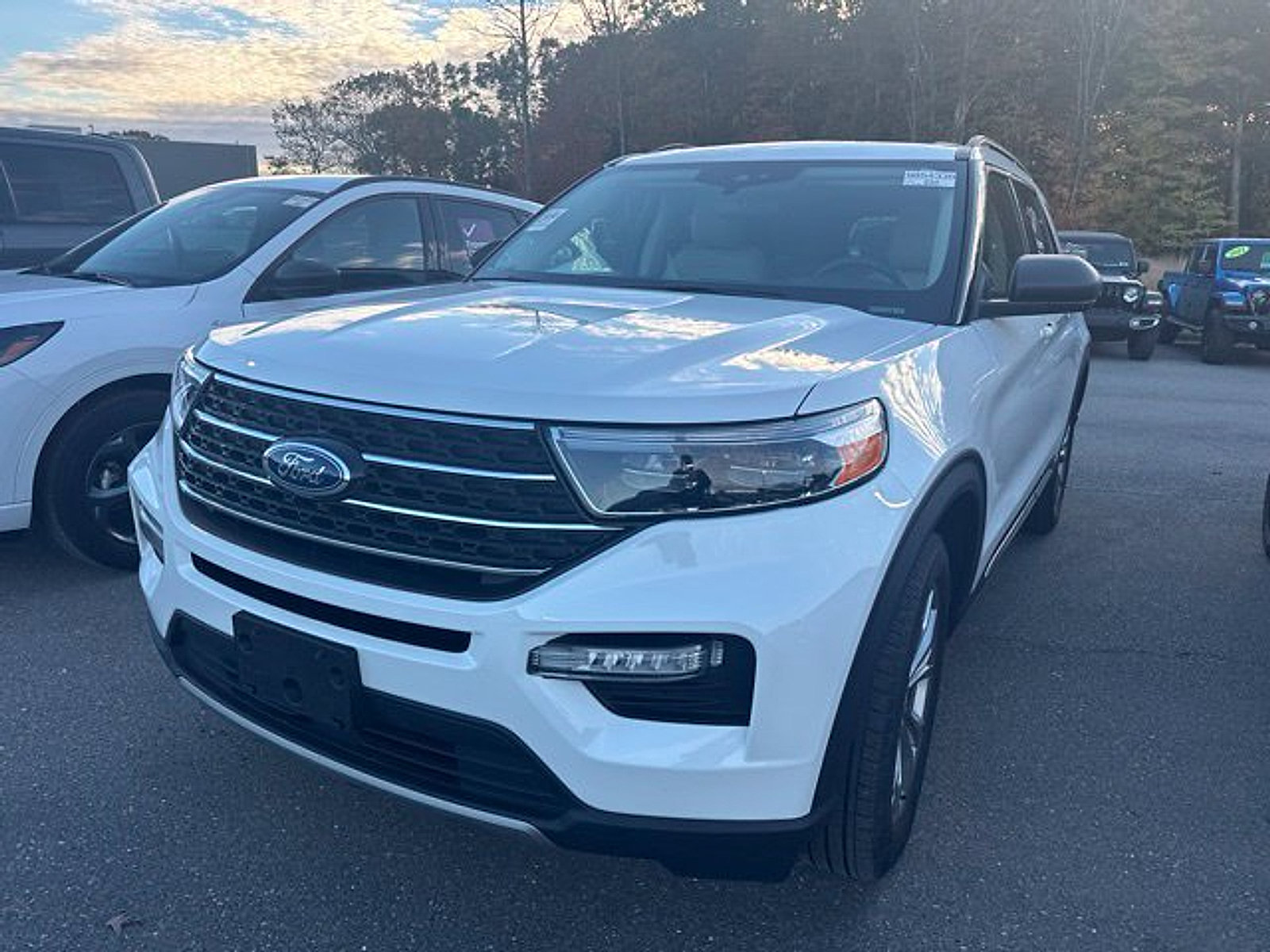 Used 2023 Ford Explorer XLT w/ Equipment Group 202A AWD/4WD image 3