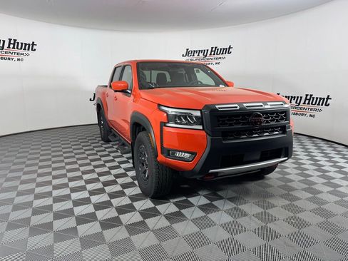 Used 2025 Nissan Frontier PRO-4X w/ Pro Convenience Package image 7