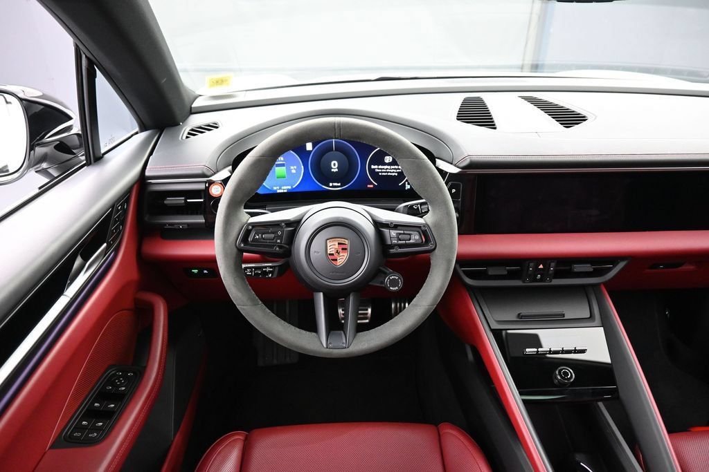 Certified 2025 Porsche Macan 4S Electric AWD/4WD image 18