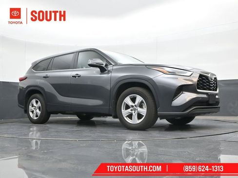 Used 2023 Toyota Highlander L image 43