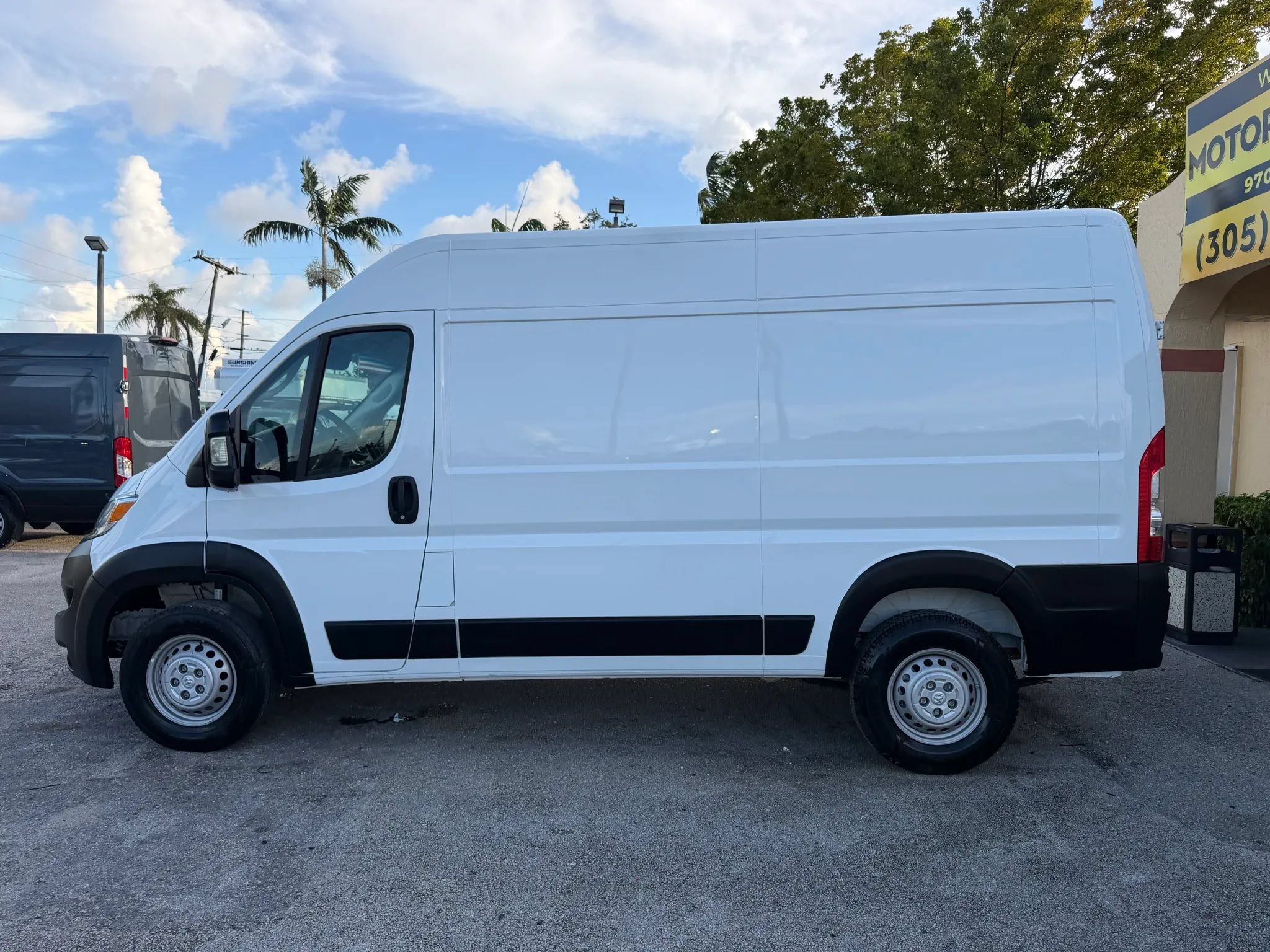 Used 2025 RAM ProMaster 2500 w/ Convenience Group FWD image 2